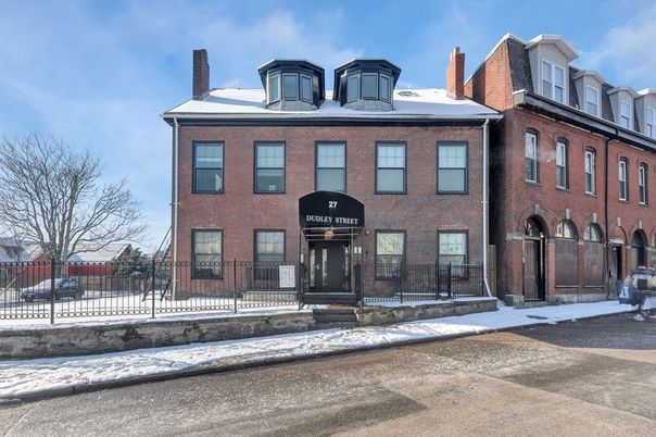 Exterior, Facade, Brick Facade, Georgian
