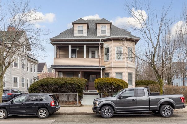 Exterior, Facade, Queen Anne Victorian