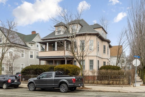 Exterior, Facade, Queen Anne Victorian