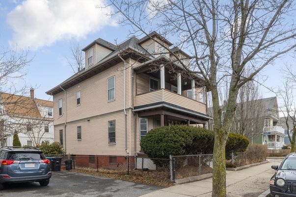 Exterior, Facade, American Foursquare
