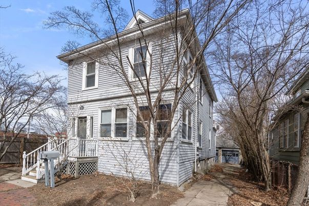 Exterior, Facade, American Foursquare