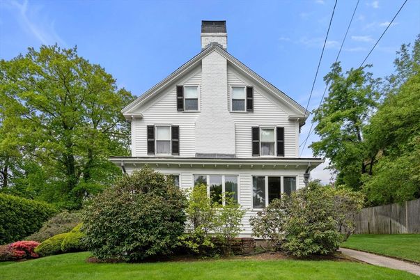 Exterior, Facade, Queen Anne Victorian
