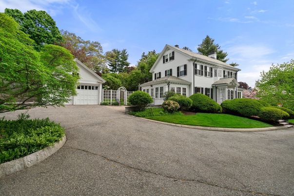 Attached, Exterior, Facade, Farmhouse