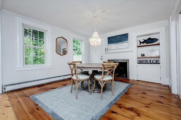 Chandelier, Dining room, Fireplace, Interior, Wood Texture Flooring