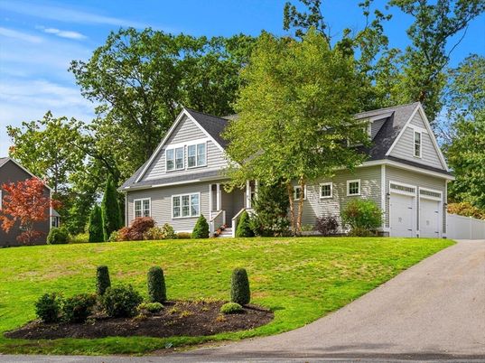 Attached, Exterior, Facade, Farmhouse