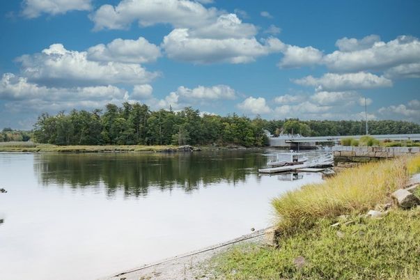 Exterior, Lake
