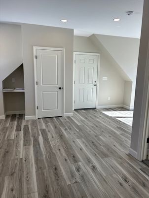 Empty room, Interior, Recessed Lighting, Wood Texture Flooring