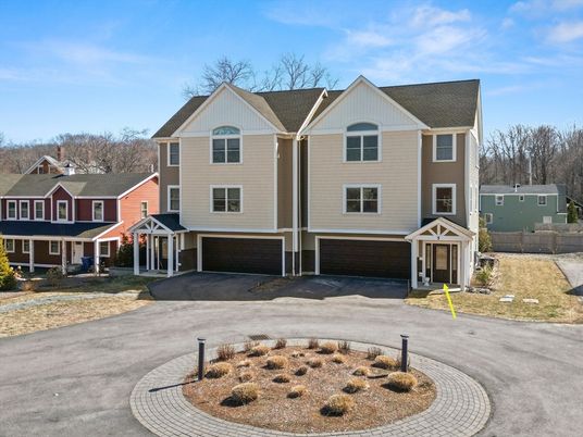 Attached, Exterior, Facade, Rowhouse