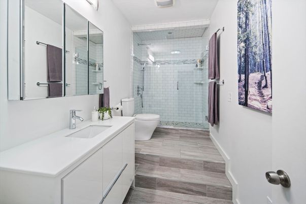 Interior, Washer, Wood Texture Flooring