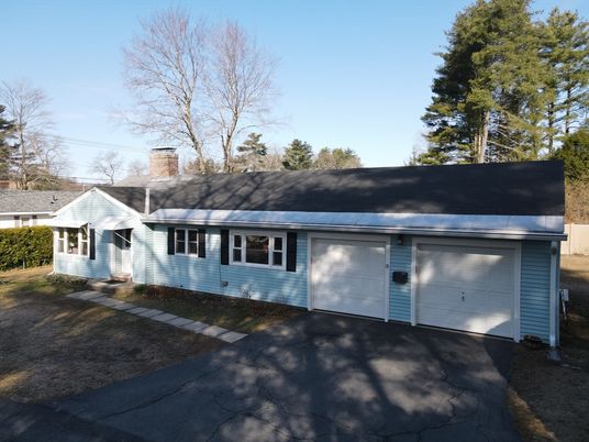 Attached, Exterior, Facade, Cape Cod