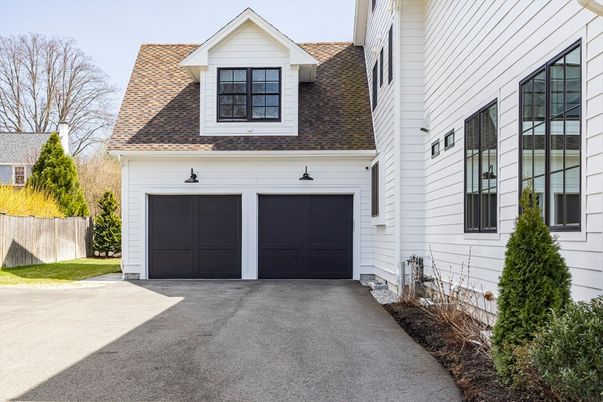 Attached, Exterior, Facade, Cape Cod