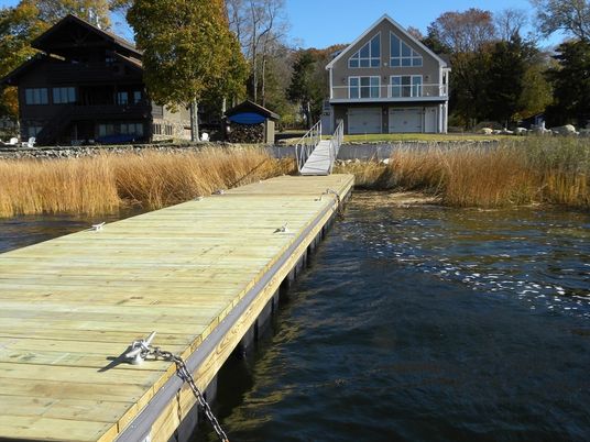 Exterior, Lake