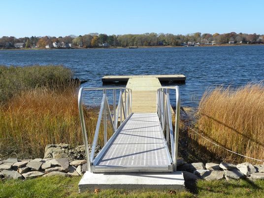 Exterior, Lake