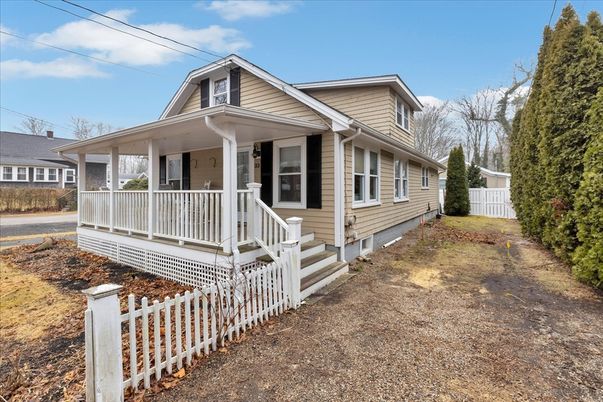 Backyard, Exterior, Facade, Cape Cod