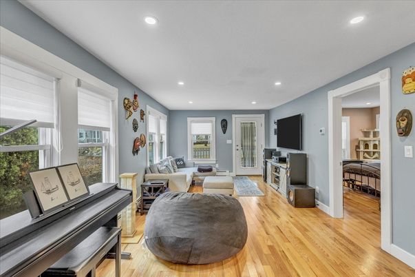 Interior, Living room, Piano, Recessed Lighting, Wood Texture Flooring