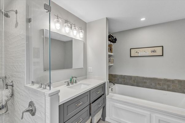Bathroom, Dual Sink Vanities, Interior, Recessed Lighting