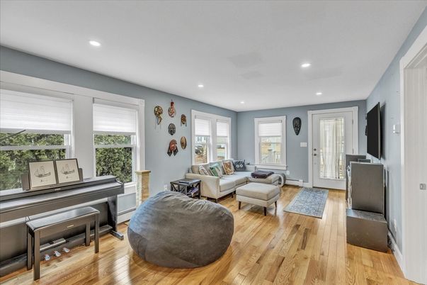 Interior, Living room, Piano, Recessed Lighting, Wood Texture Flooring
