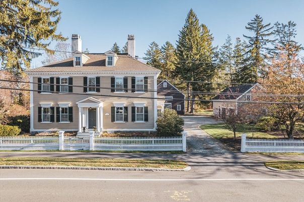 Exterior, Facade, Georgian
