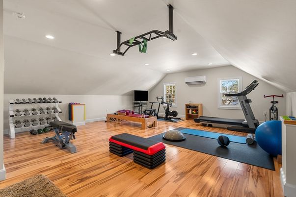 Fitness Equipment, Interior, Recessed Lighting, Wood Texture Flooring