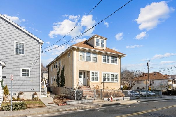 Exterior, Facade, American Foursquare