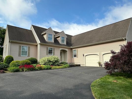 Attached, Exterior, Facade, Cape Cod