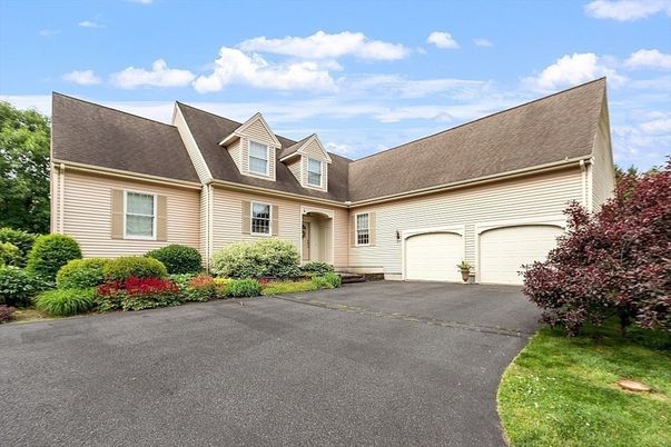 Attached, Exterior, Facade, Cape Cod