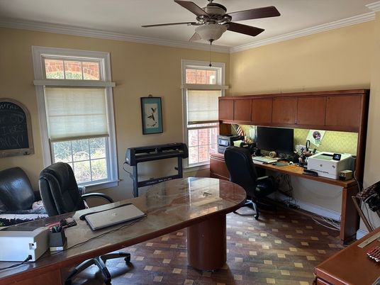 Home Office, Interior