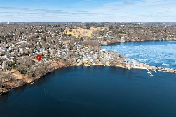 Exterior, Lake