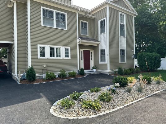 Exterior, Facade, Rowhouse