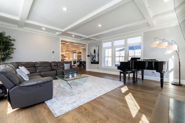 Interior, Living room, Pendant Lights, Piano, Recessed Lighting, Wood Texture Flooring