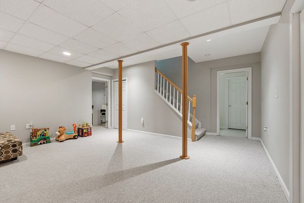 Empty room, Interior, Recessed Lighting