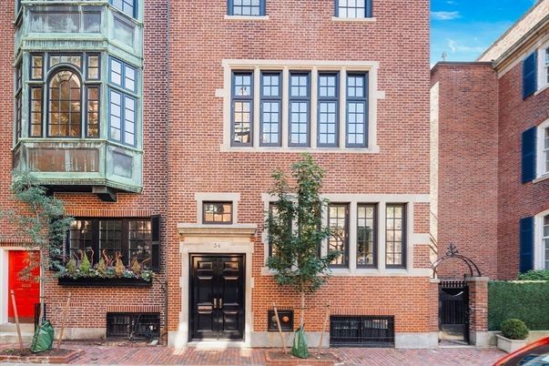 Exterior, Facade, Brick Facade, Rowhouse