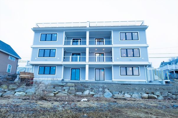 Exterior, Facade, Rowhouse