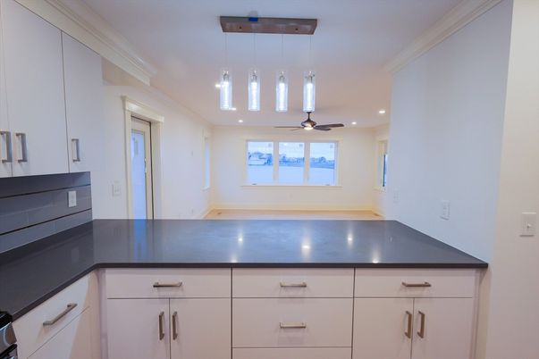 Empty room, Interior, Pendant Lights, Recessed Lighting