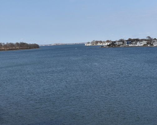 Exterior, Lake
