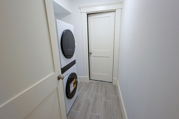 Interior, Utility Closets, Washer, Wood Texture Flooring