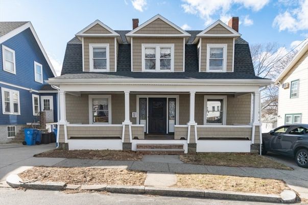 Exterior, Facade, Queen Anne Victorian
