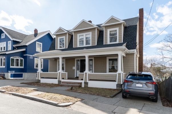 Exterior, Facade, Queen Anne Victorian