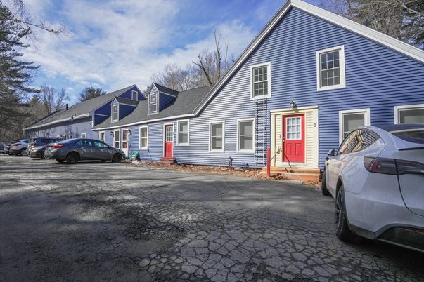 Exterior, Facade, Farmhouse