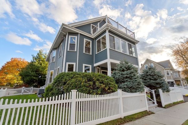 Exterior, Facade, Queen Anne Victorian