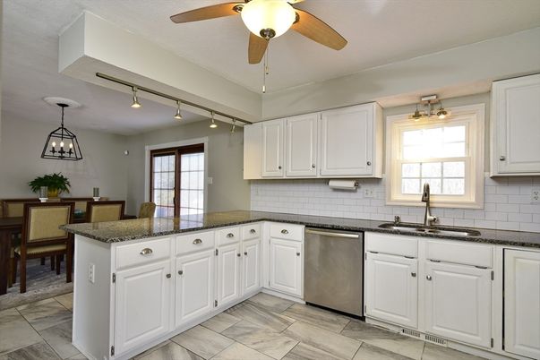 Dining room, Interior, Kitchen, Pendant Lights, Stainless Steel Appliances