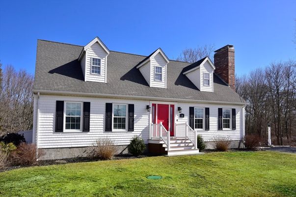 Exterior, Facade, Cape Cod