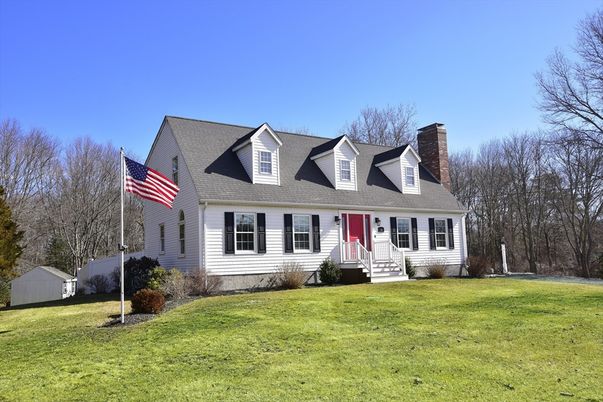 Exterior, Facade, Cape Cod