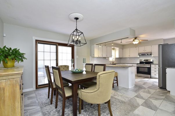 Dining room, Interior, Kitchen, Pendant Lights, Stainless Steel Appliances