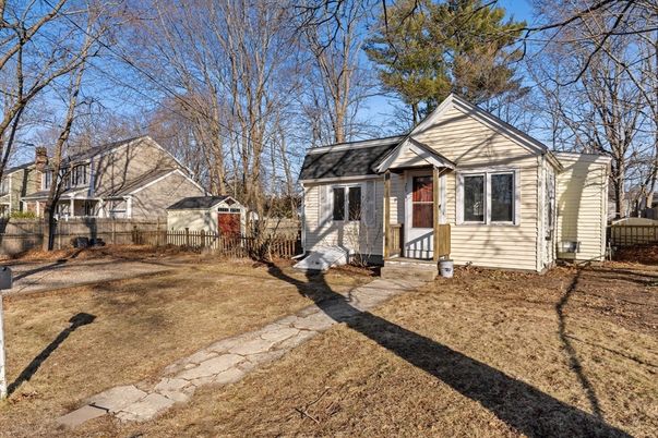 Exterior, Facade, Cape Cod