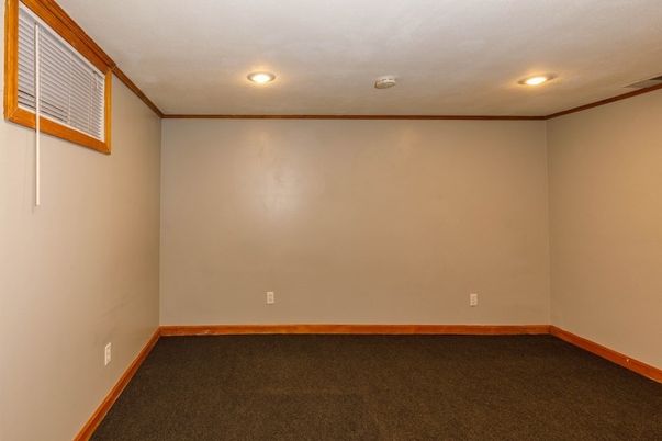 Empty room, Interior, Recessed Lighting