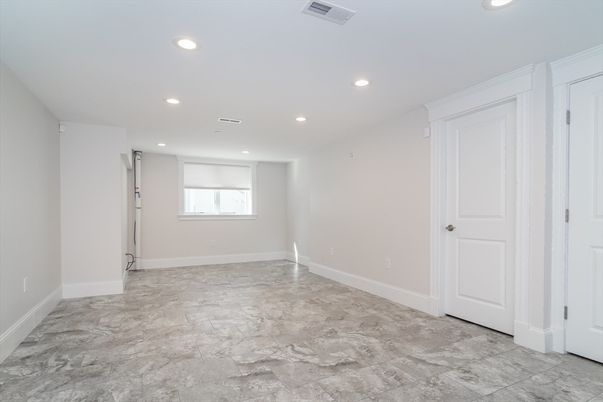 Empty room, Interior, Recessed Lighting