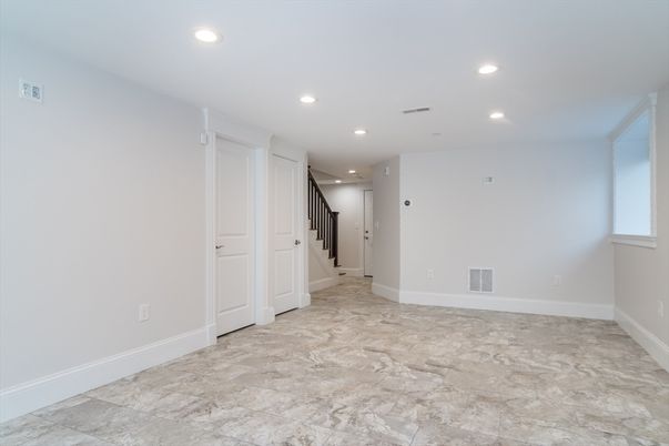 Empty room, Interior, Recessed Lighting