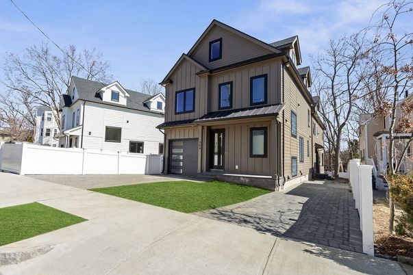 Attached, Exterior, Facade, Farmhouse