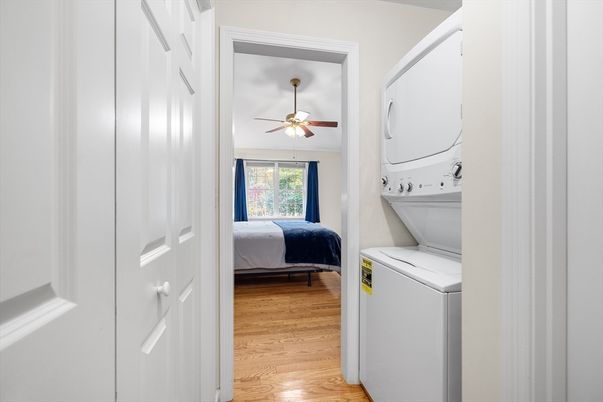 Bedroom, Interior, Utility Closets, Washer, Wood Texture Flooring